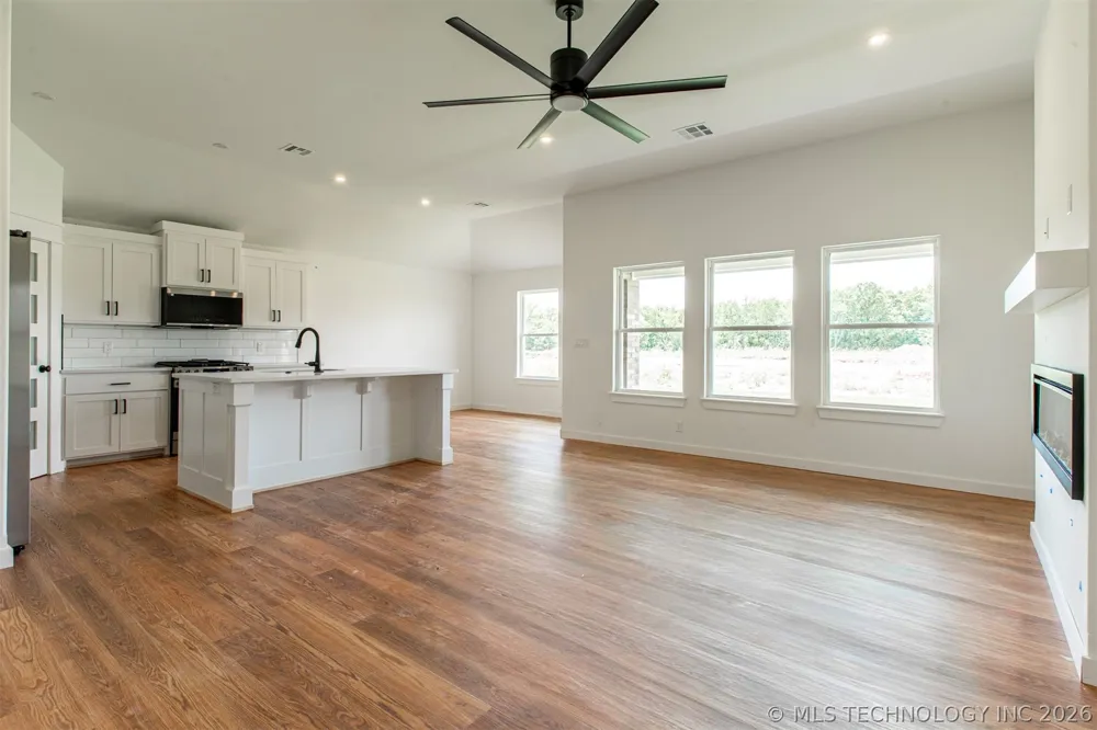10948 S 271st EastAvenue S Coweta, OK 74429