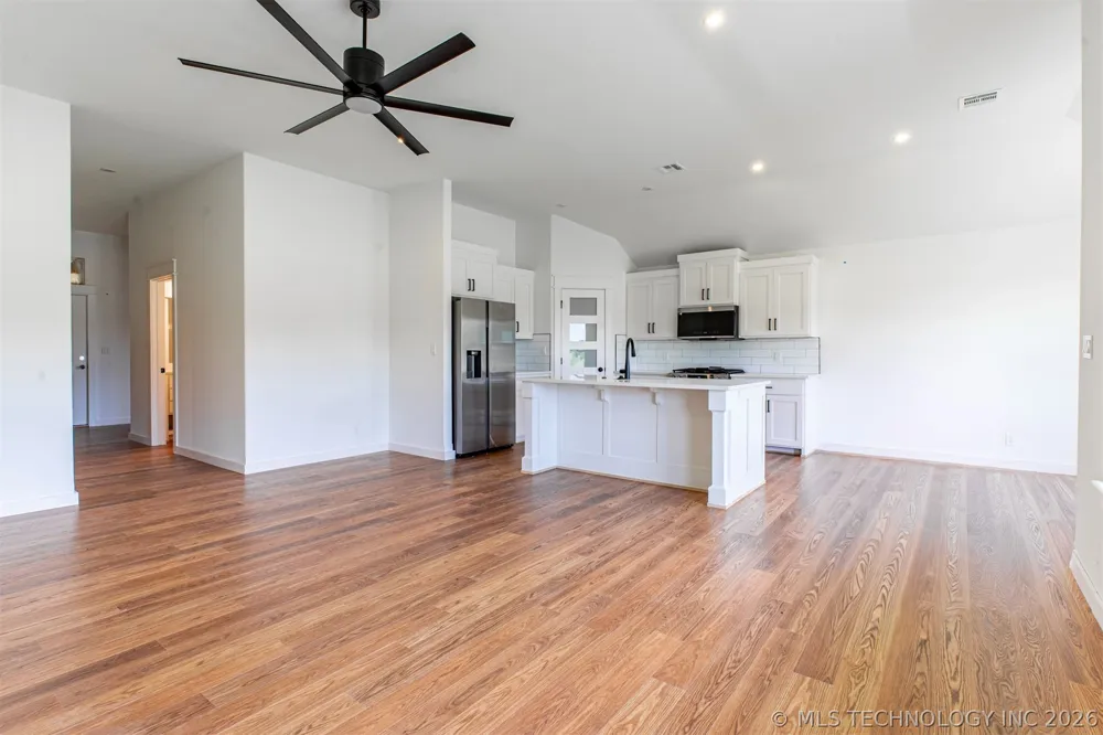 10948 S 271st EastAvenue S Coweta, OK 74429