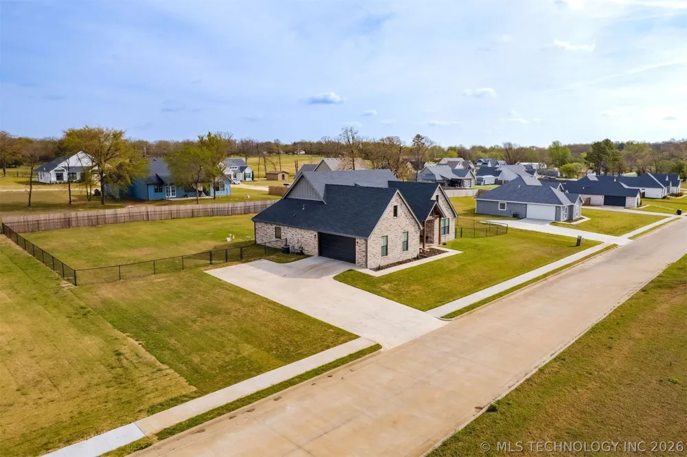 16860 W Sierra Tahlequah, OK 74464