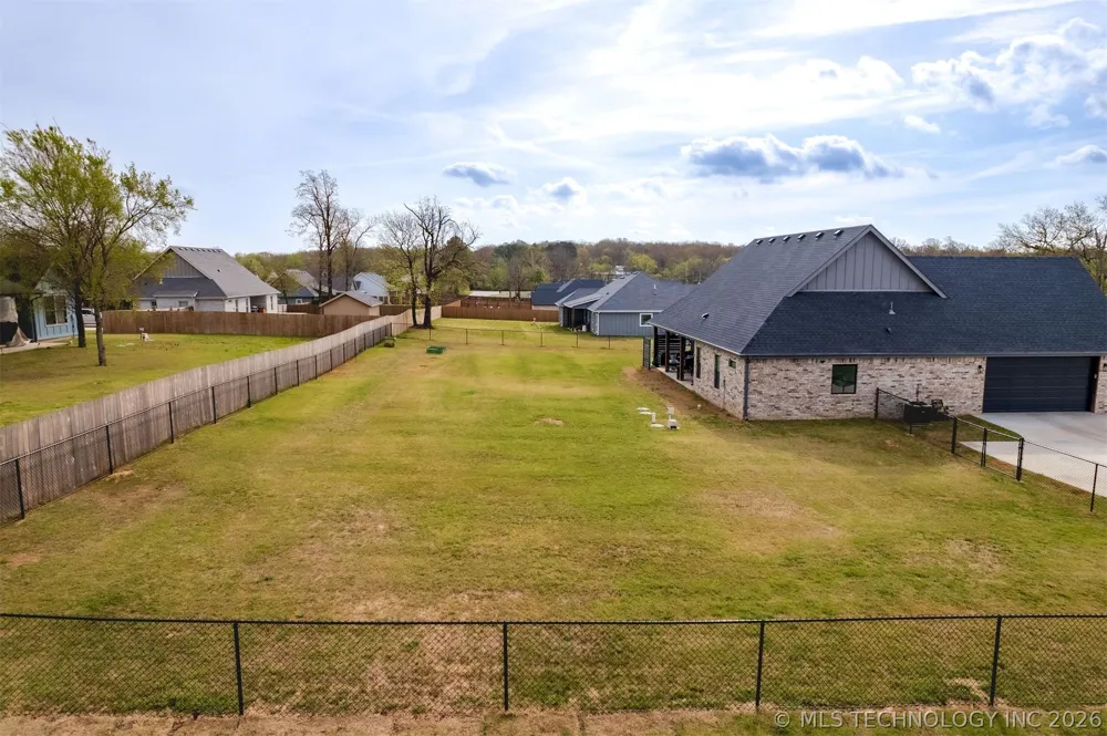 16860 W Sierra Tahlequah, OK 74464