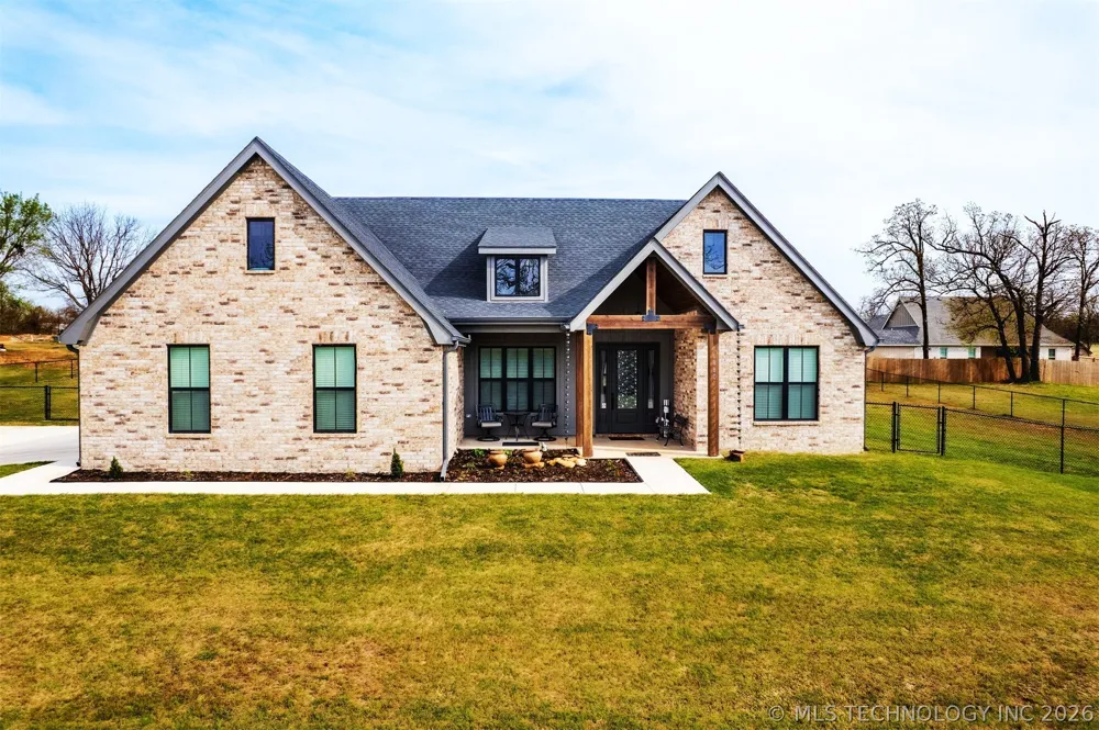 16860 W Sierra Tahlequah, OK 74464