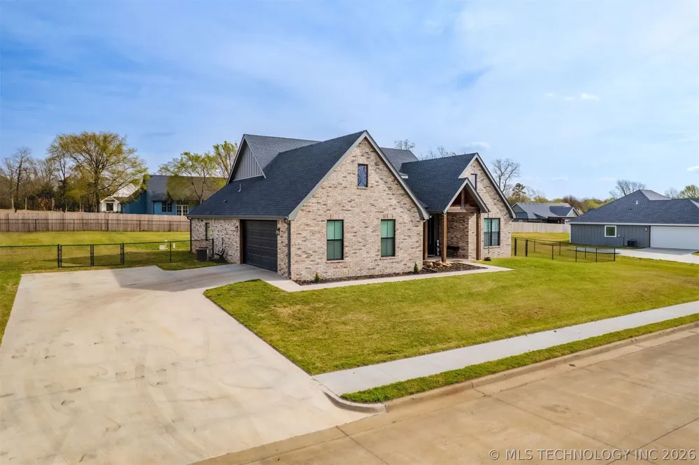 16860 W Sierra Tahlequah, OK 74464