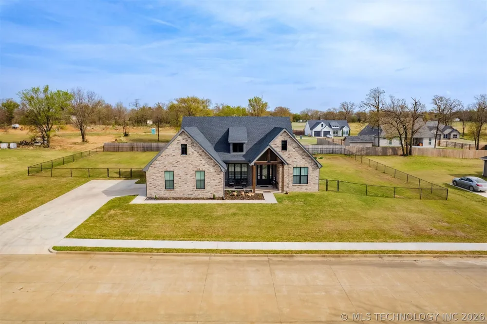 16860 W Sierra Tahlequah, OK 74464