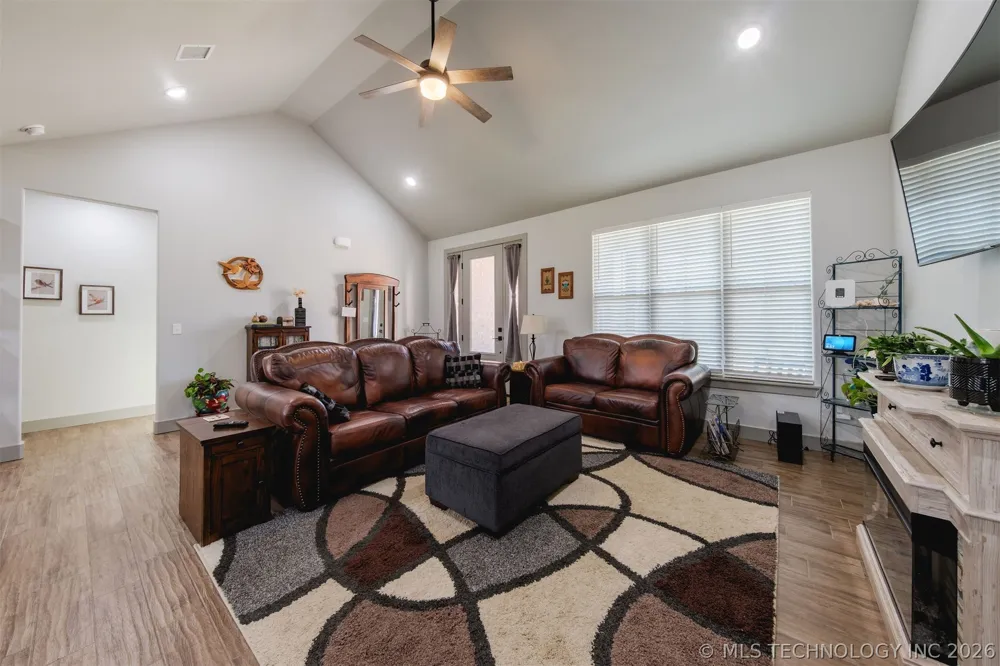 16860 W Sierra Tahlequah, OK 74464