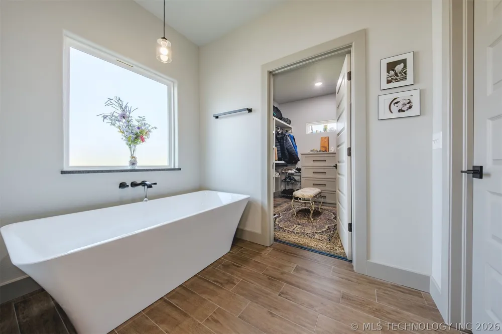 16860 W Sierra Tahlequah, OK 74464