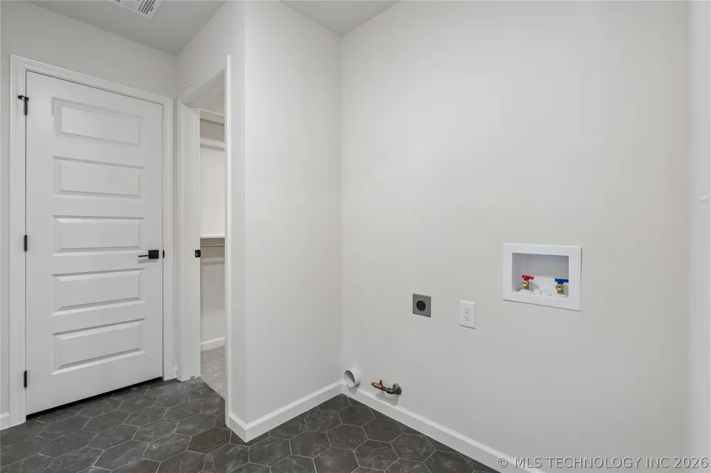 1121 E Cherry Street Cushing, OK 74023