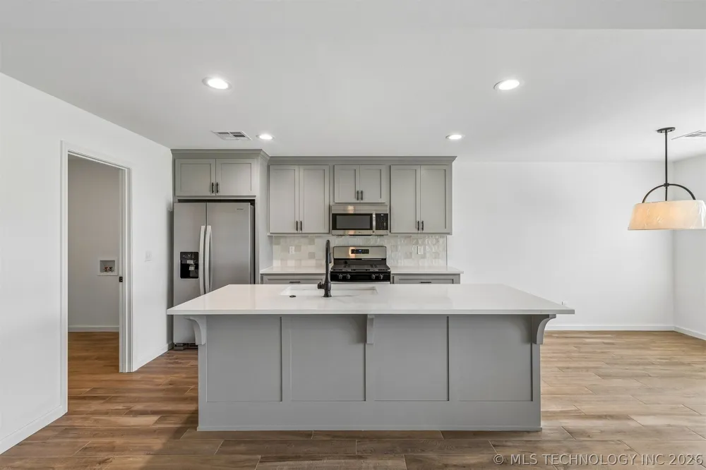 1125 E Cherry Street Cushing, OK 74023