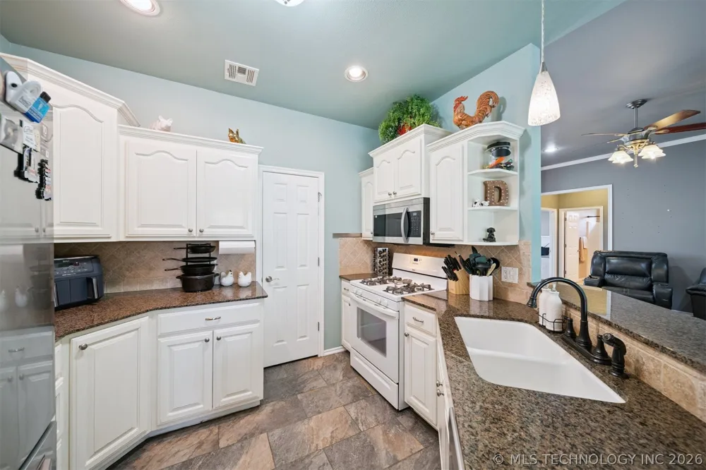 42 Winfield Drive Inola, OK 74036