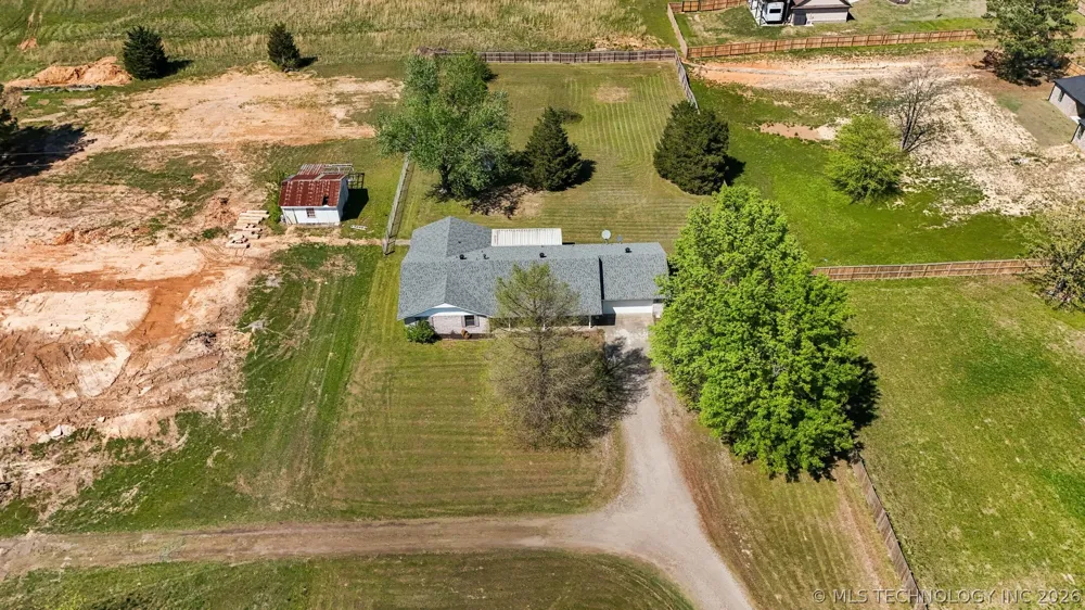 477343 E 1090 Roland, OK 74954