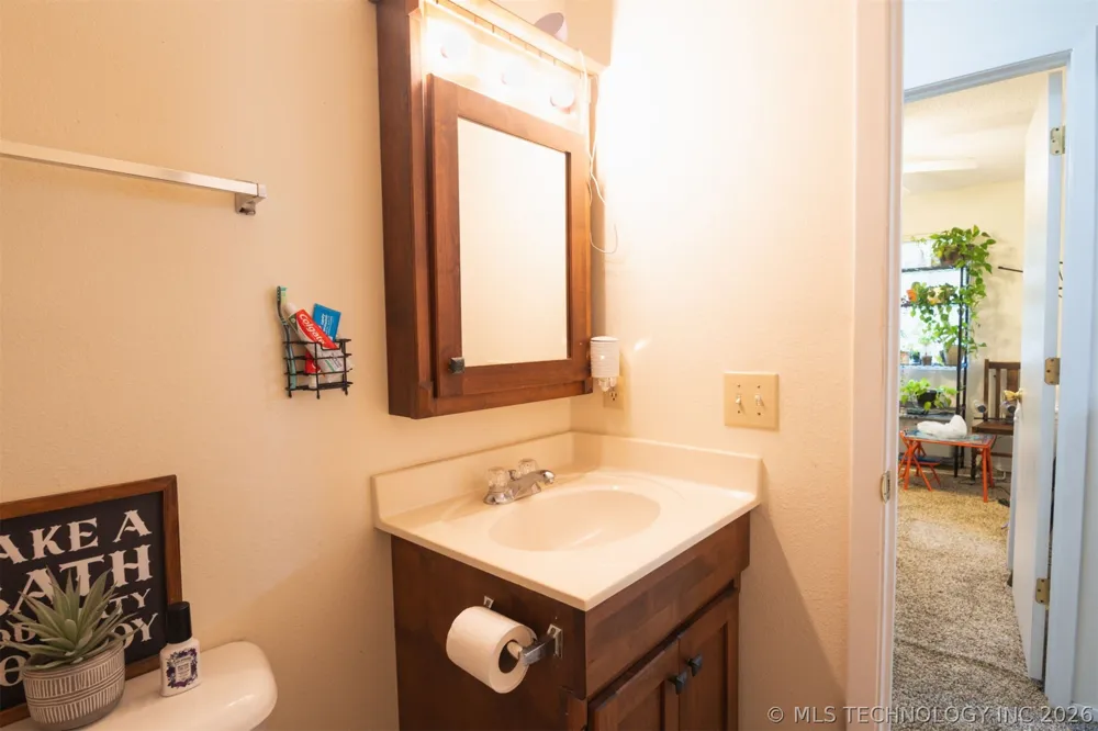 32 Holiday Road Burneyville, OK 73430