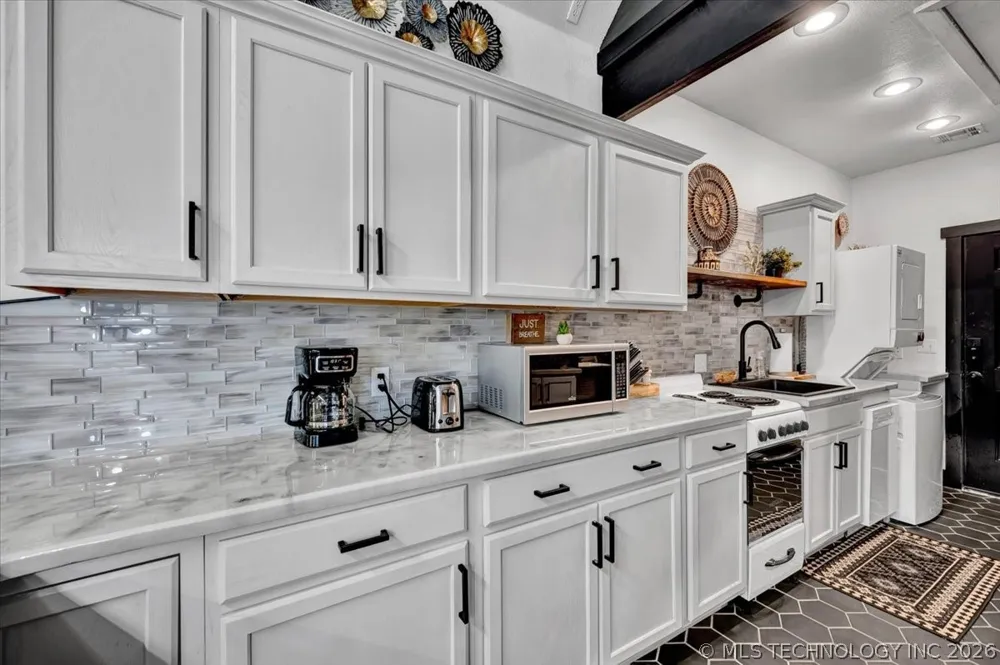 37 Firefly Lane Carlton Landing, OK 74432