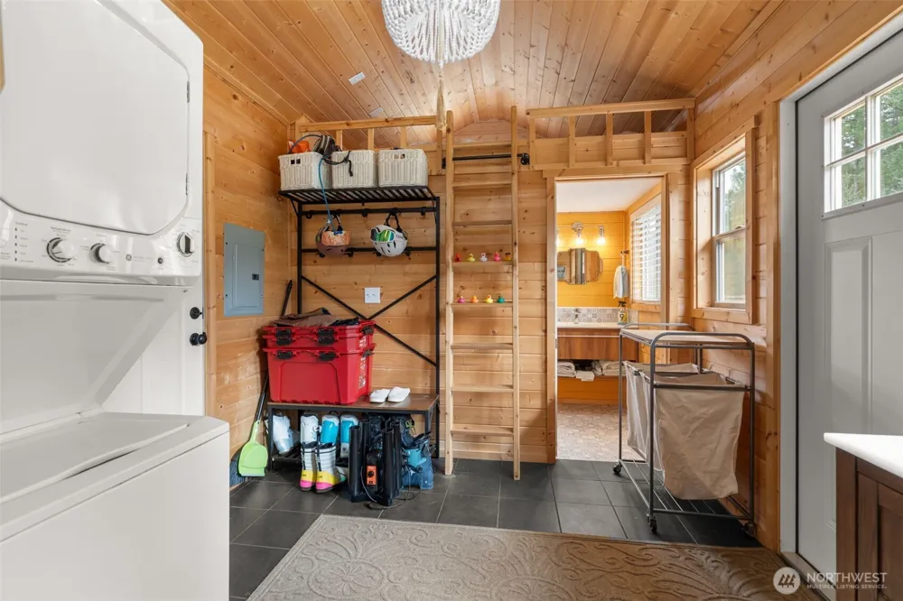 216 Eagle Peak Drive Packwood, WA 98361