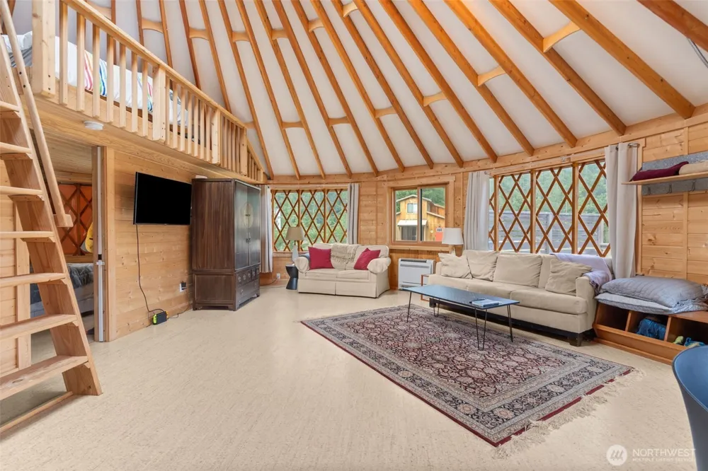 216 Eagle Peak Drive Packwood, WA 98361