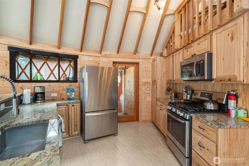 216 Eagle Peak Drive Packwood, WA 98361
