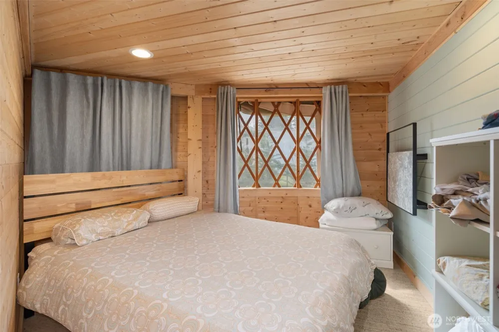 216 Eagle Peak Drive Packwood, WA 98361