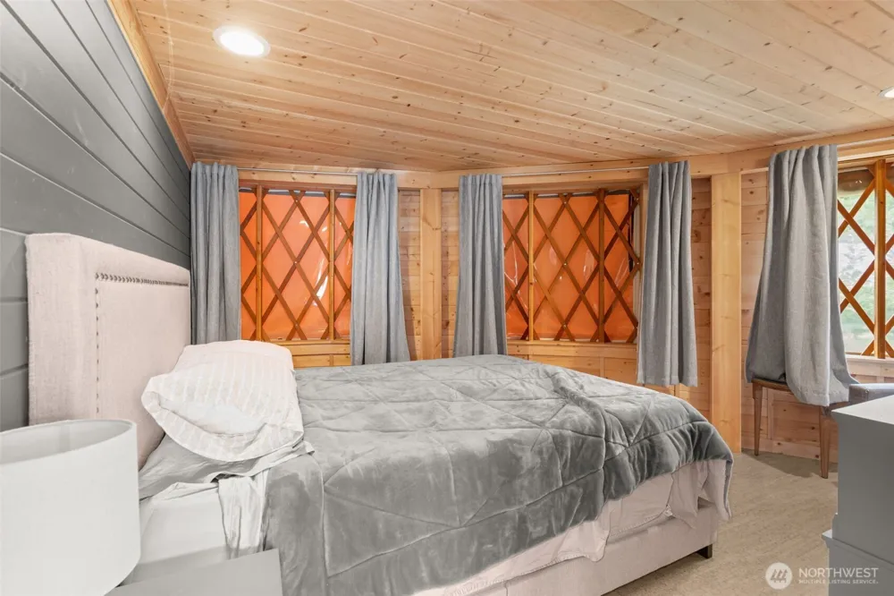 216 Eagle Peak Drive Packwood, WA 98361