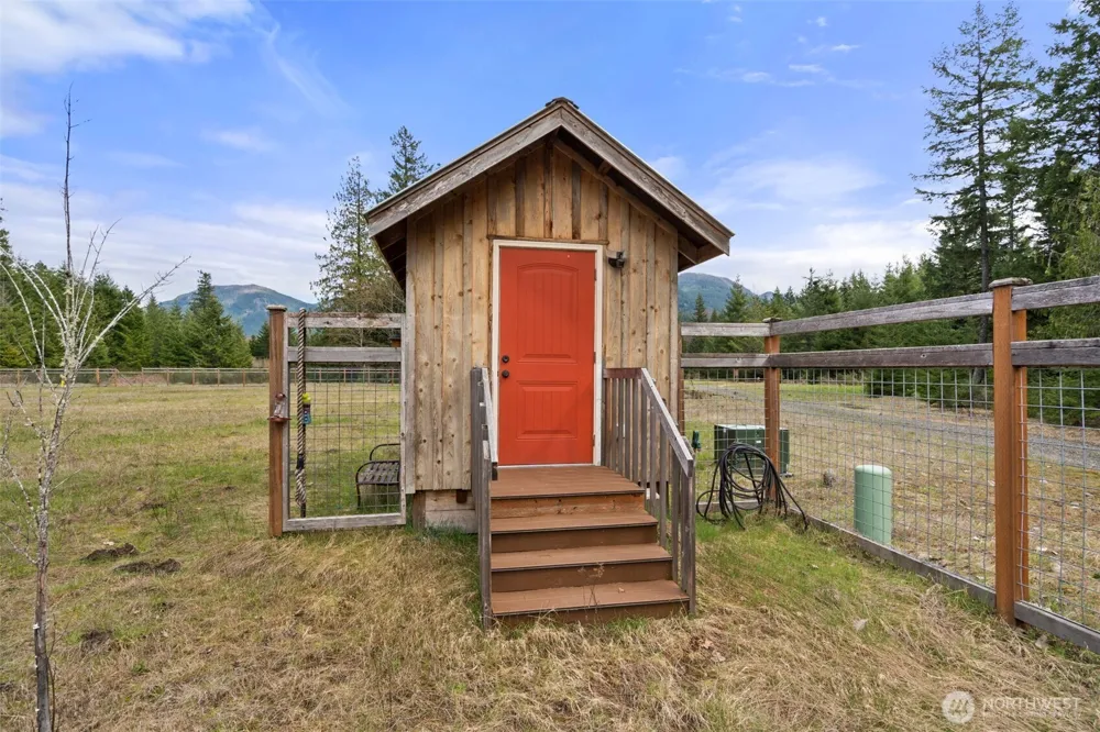 216 Eagle Peak Drive Packwood, WA 98361