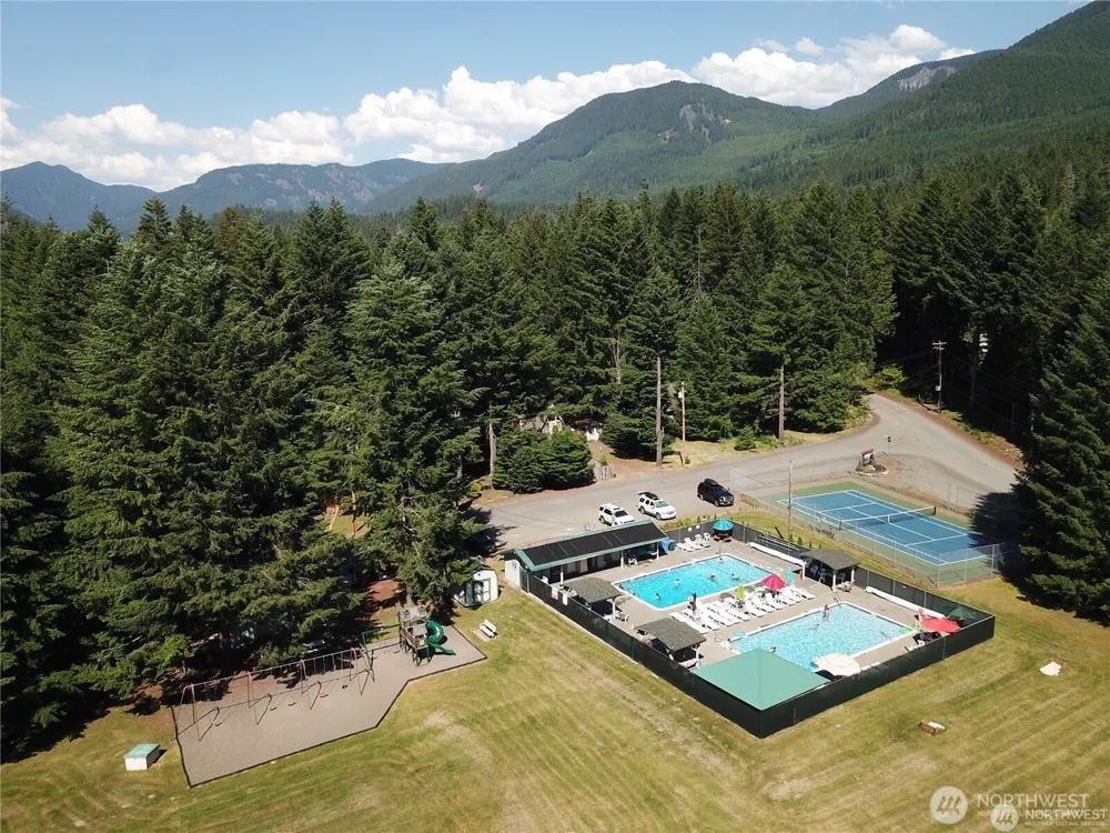 134 Grizzly Road Packwood, WA 98361