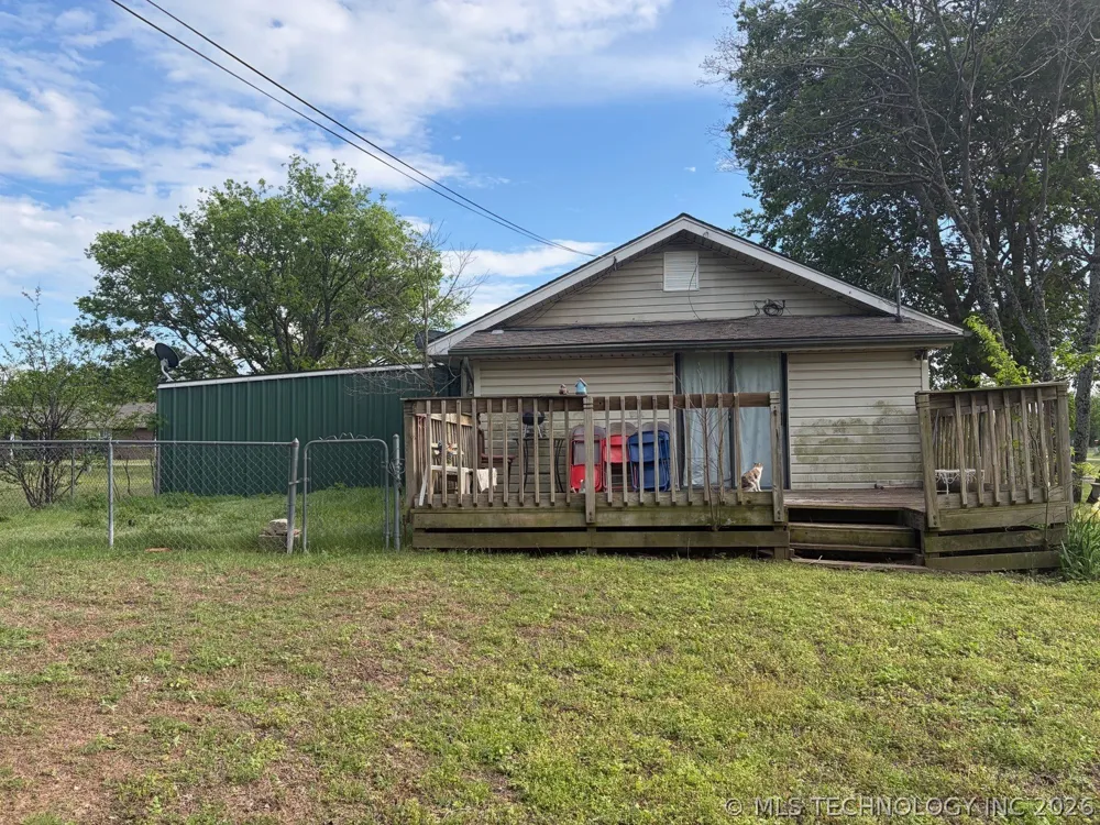 416 W Ash Street Maud, OK 74854