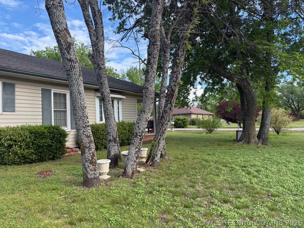 416 W Ash Street Maud, OK 74854