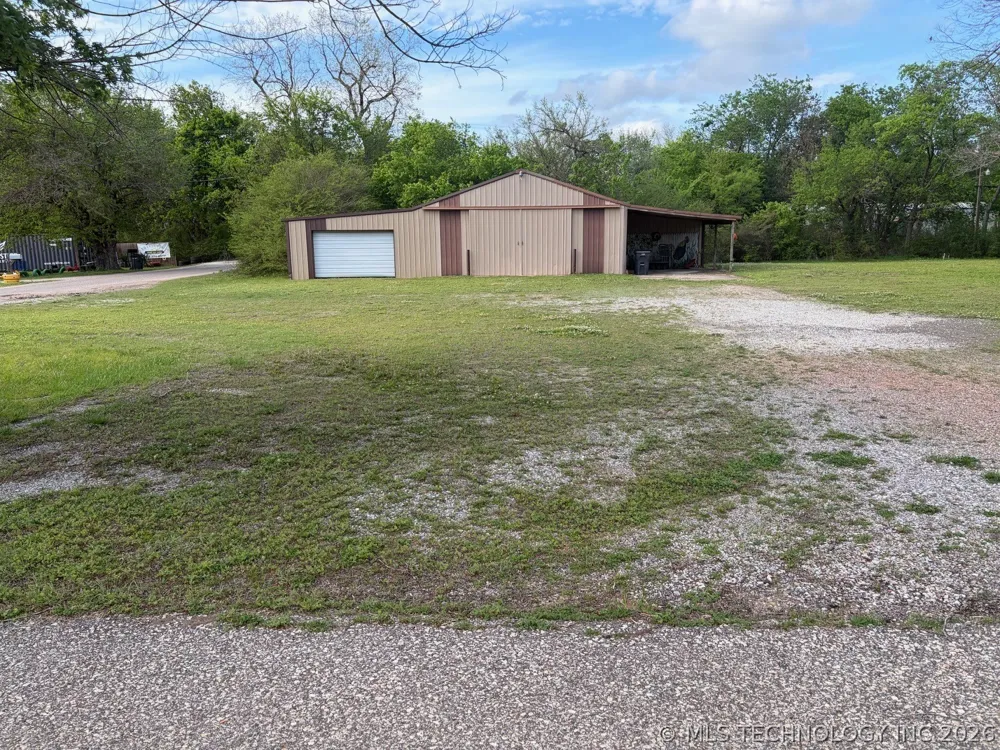 416 W Ash Street Maud, OK 74854