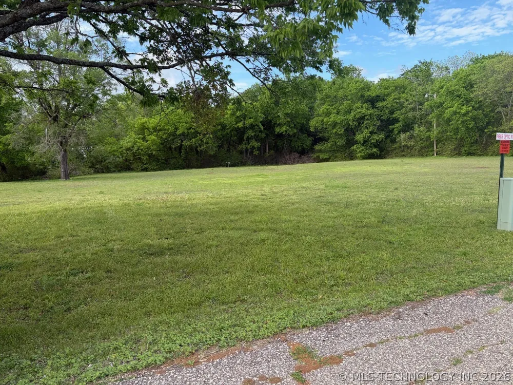 416 W Ash Street Maud, OK 74854