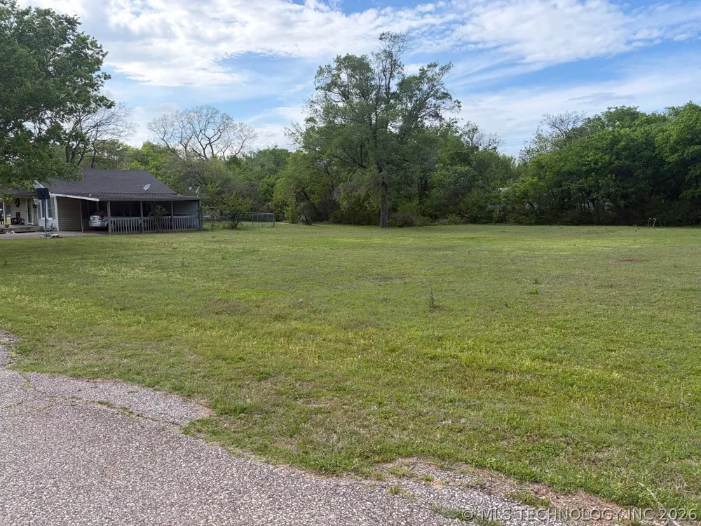 416 W Ash Street Maud, OK 74854