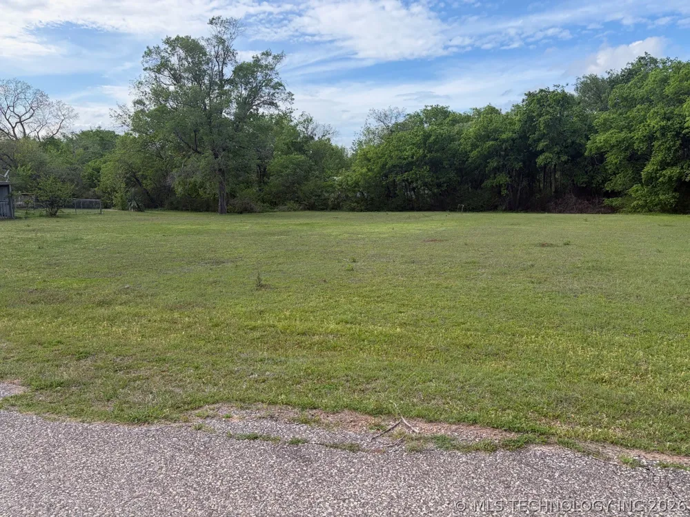 416 W Ash Street Maud, OK 74854