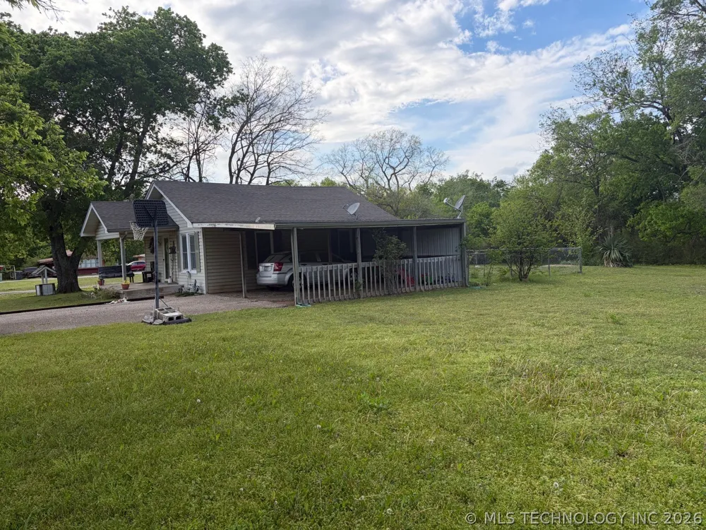 416 W Ash Street Maud, OK 74854
