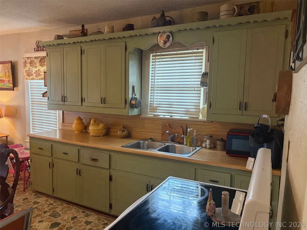 416 W Ash Street Maud, OK 74854