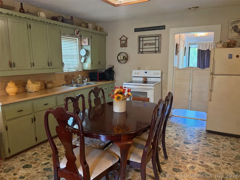416 W Ash Street Maud, OK 74854