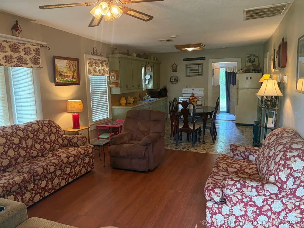 416 W Ash Street Maud, OK 74854