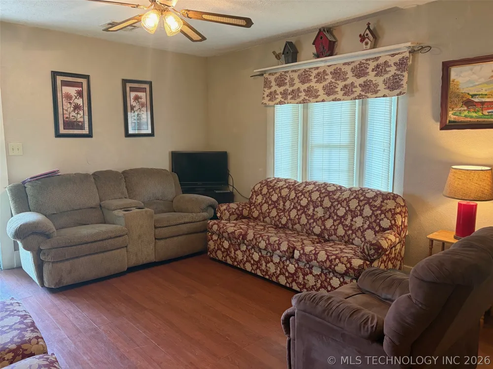 416 W Ash Street Maud, OK 74854