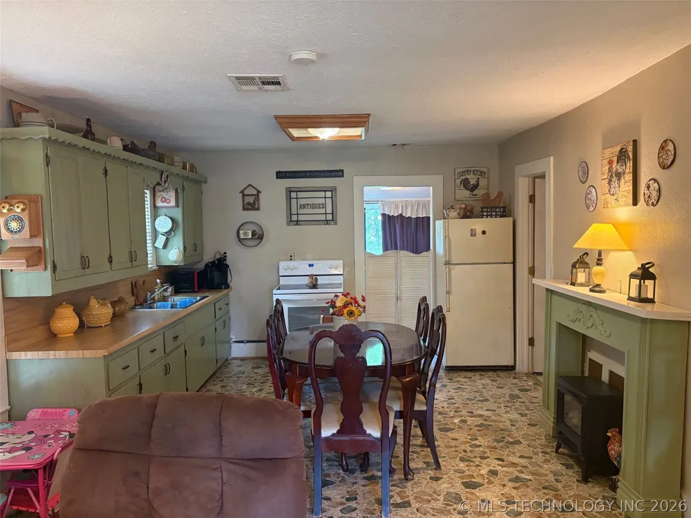 416 W Ash Street Maud, OK 74854