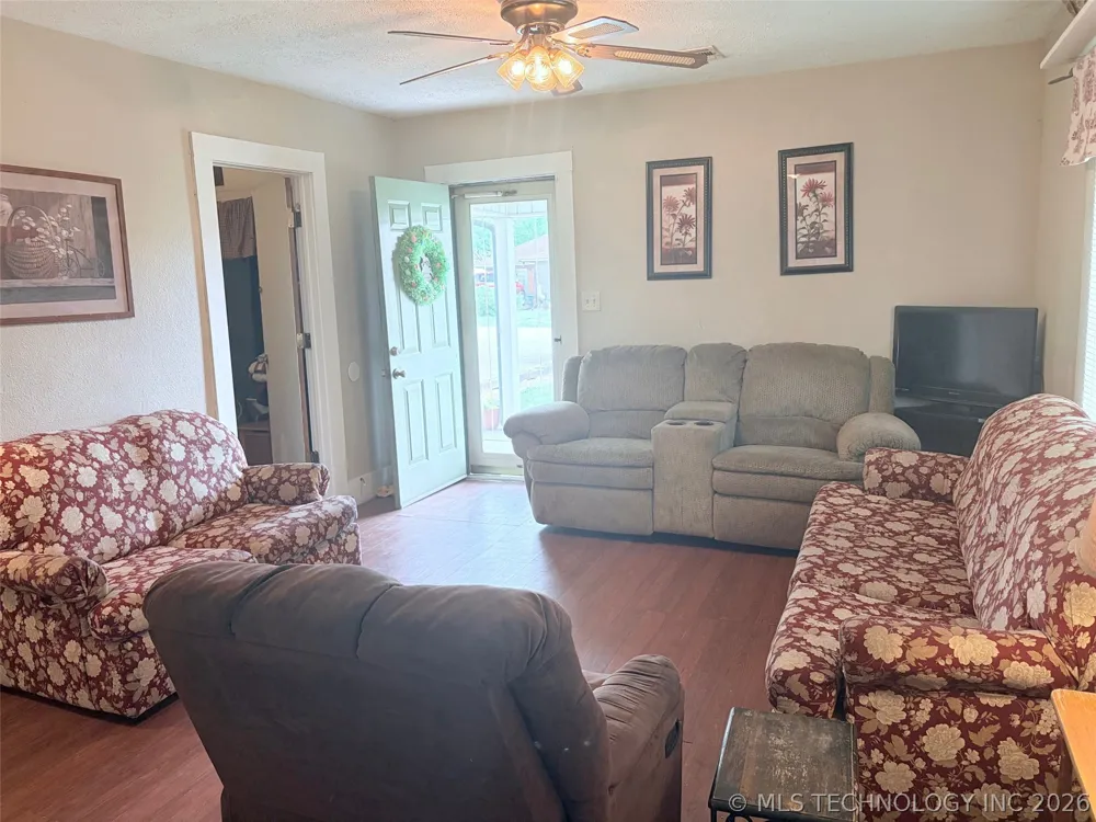 416 W Ash Street Maud, OK 74854
