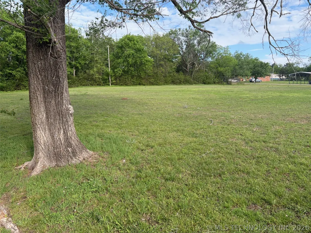 416 W Ash Street Maud, OK 74854