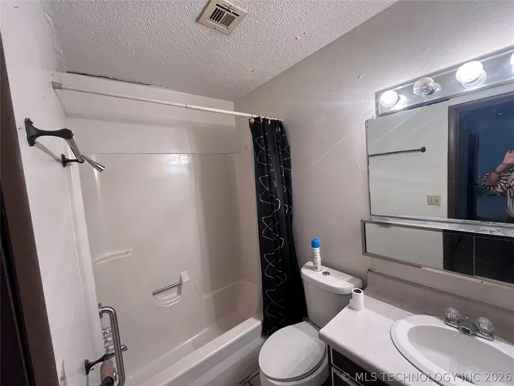 9710 NE 4th Street Midwest City, OK 73130