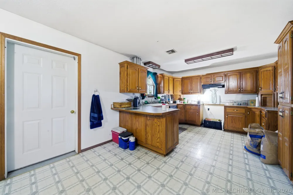439092 E 40 ROAD Welch, OK 74369