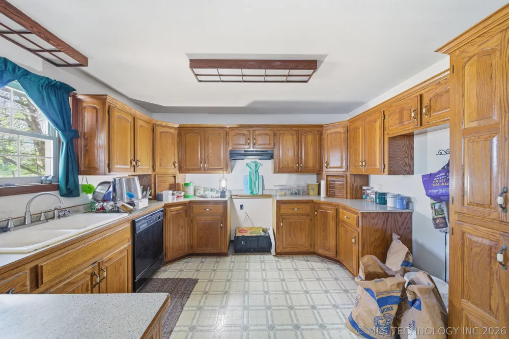 439092 E 40 ROAD Welch, OK 74369