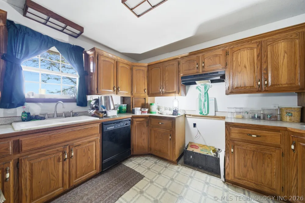 439092 E 40 ROAD Welch, OK 74369