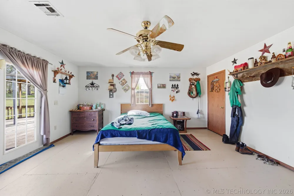 439092 E 40 ROAD Welch, OK 74369