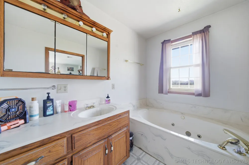 439092 E 40 ROAD Welch, OK 74369