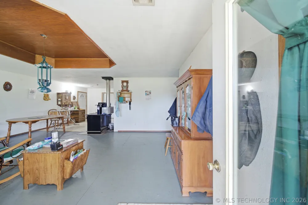 439092 E 40 ROAD Welch, OK 74369