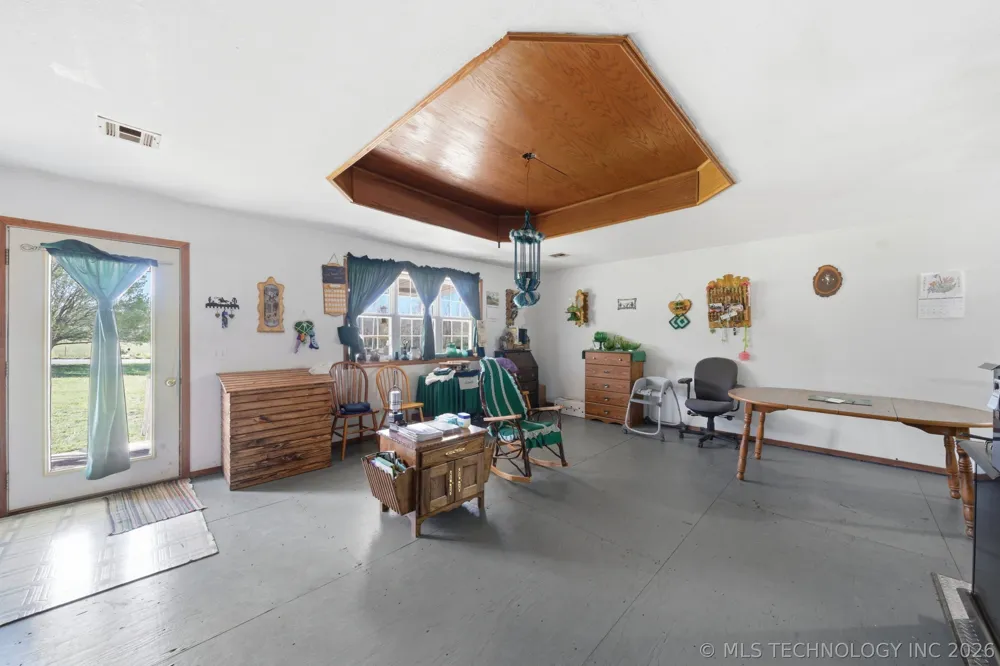 439092 E 40 ROAD Welch, OK 74369