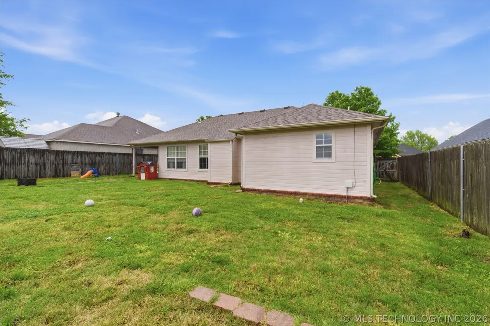 1117 S Marina Drive Oologah, OK 74053