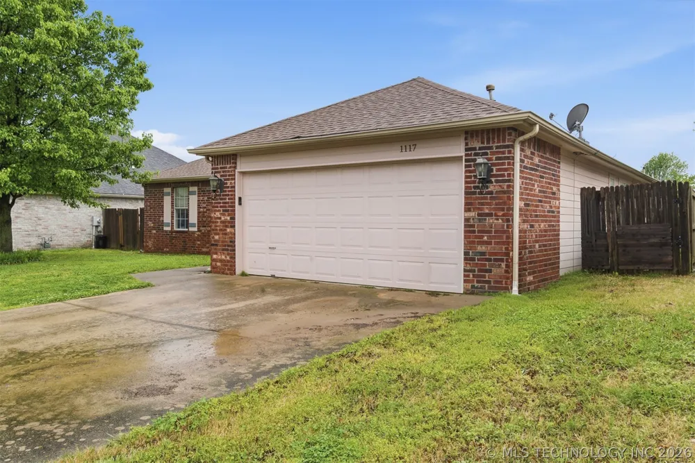 1117 S Marina Drive Oologah, OK 74053