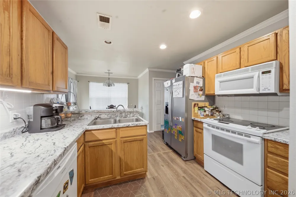 1117 S Marina Drive Oologah, OK 74053