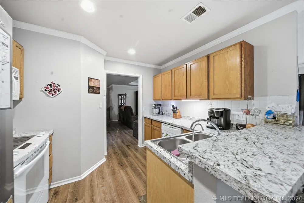 1117 S Marina Drive Oologah, OK 74053