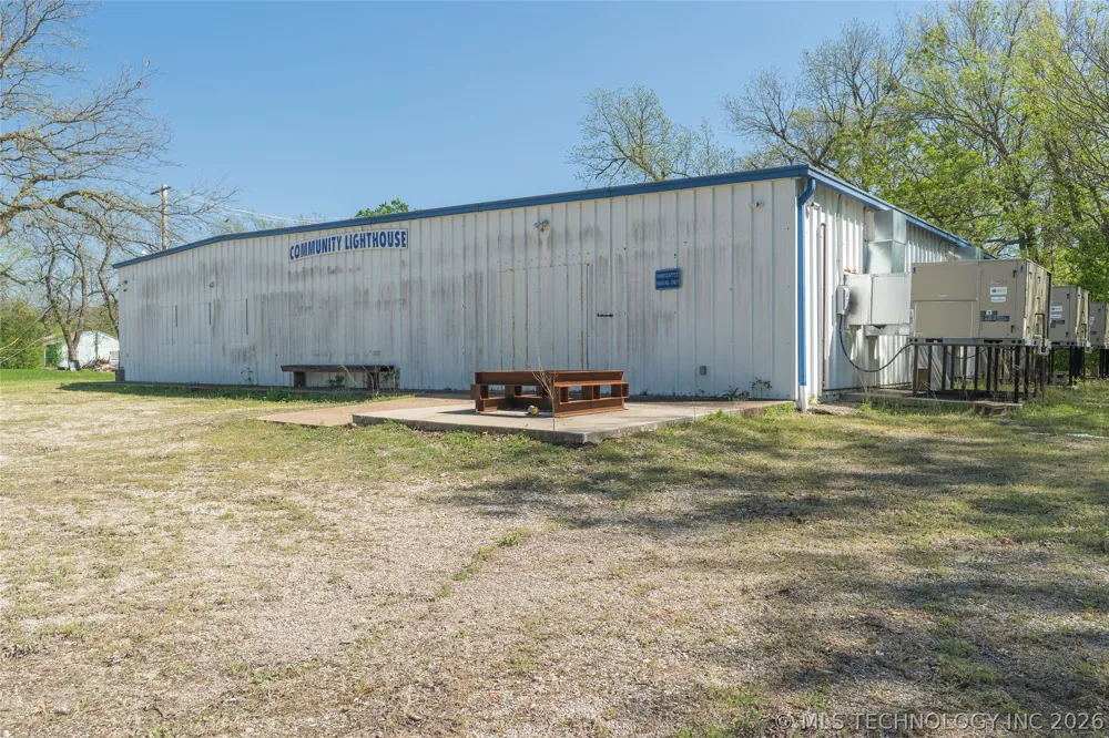 709 E 4th Street Skiatook, OK 74070