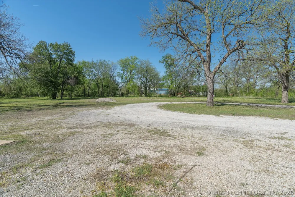 709 E 4th Street Skiatook, OK 74070